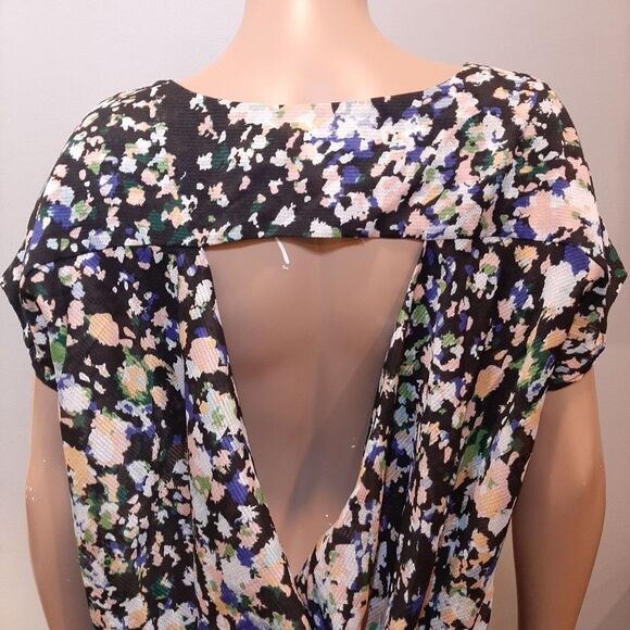 3/$20 BCBGENERATION Floral Flowy Blouse Short Sleeve Draped Open Back Cut Out - Picture 8 of 12